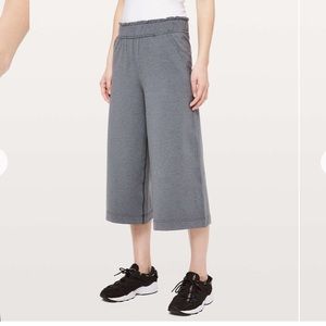 Lululemon Athletica Hello Sunday Crop Wide Leg Sweatpants Heathered Blue Size 10